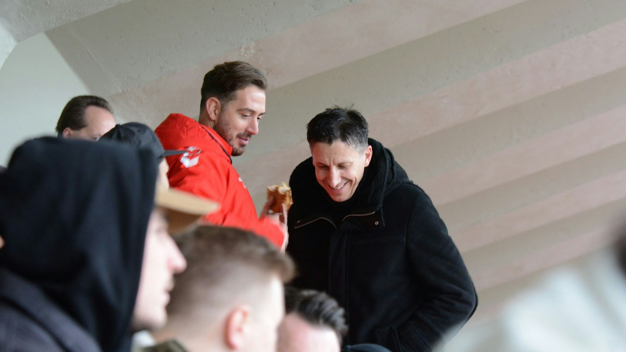 FC-Sportboss Christian Keller (r.) beim U21-Spiel gegen Düren