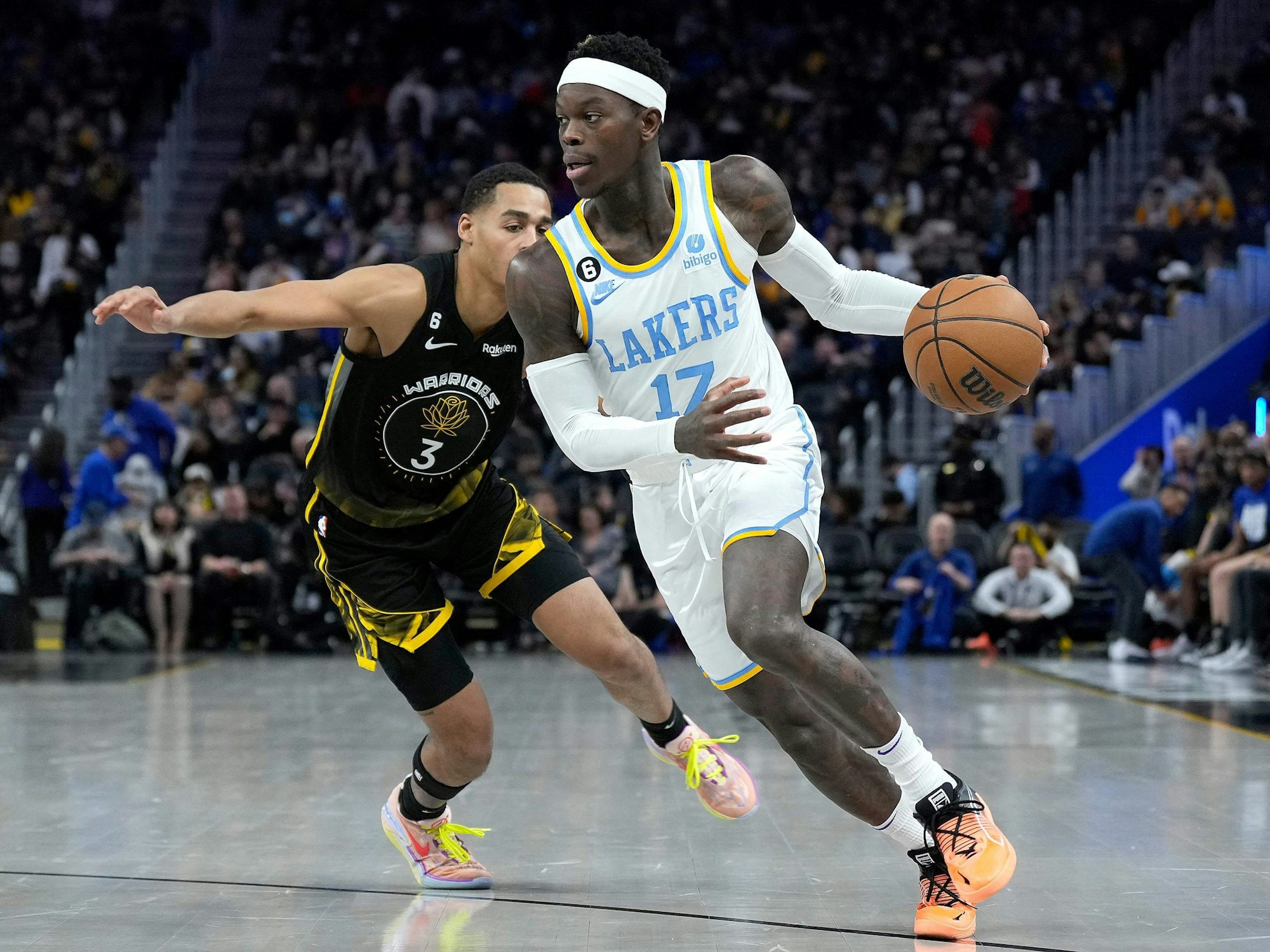 Dennis Schröder läuft Jordan Poole davon.