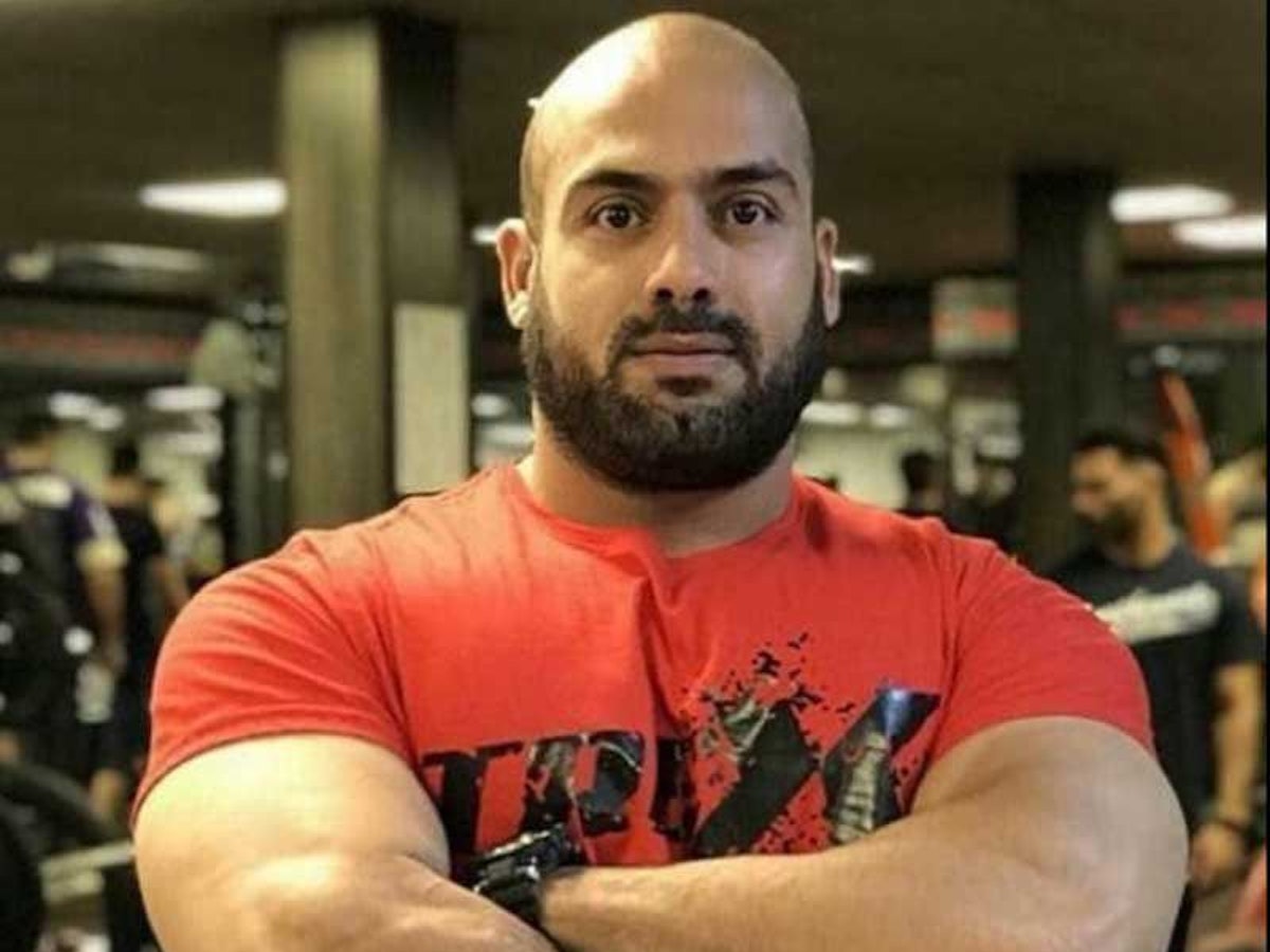 Bodybuilder Khaled Pirzadeh war iranischer Bodybuilder-Champion, wog knapp 130 Kilo. Dann musste er ins iranische Gefängnis. Nach vier Jahren ist er nicht mehr wiederzuerkennen.