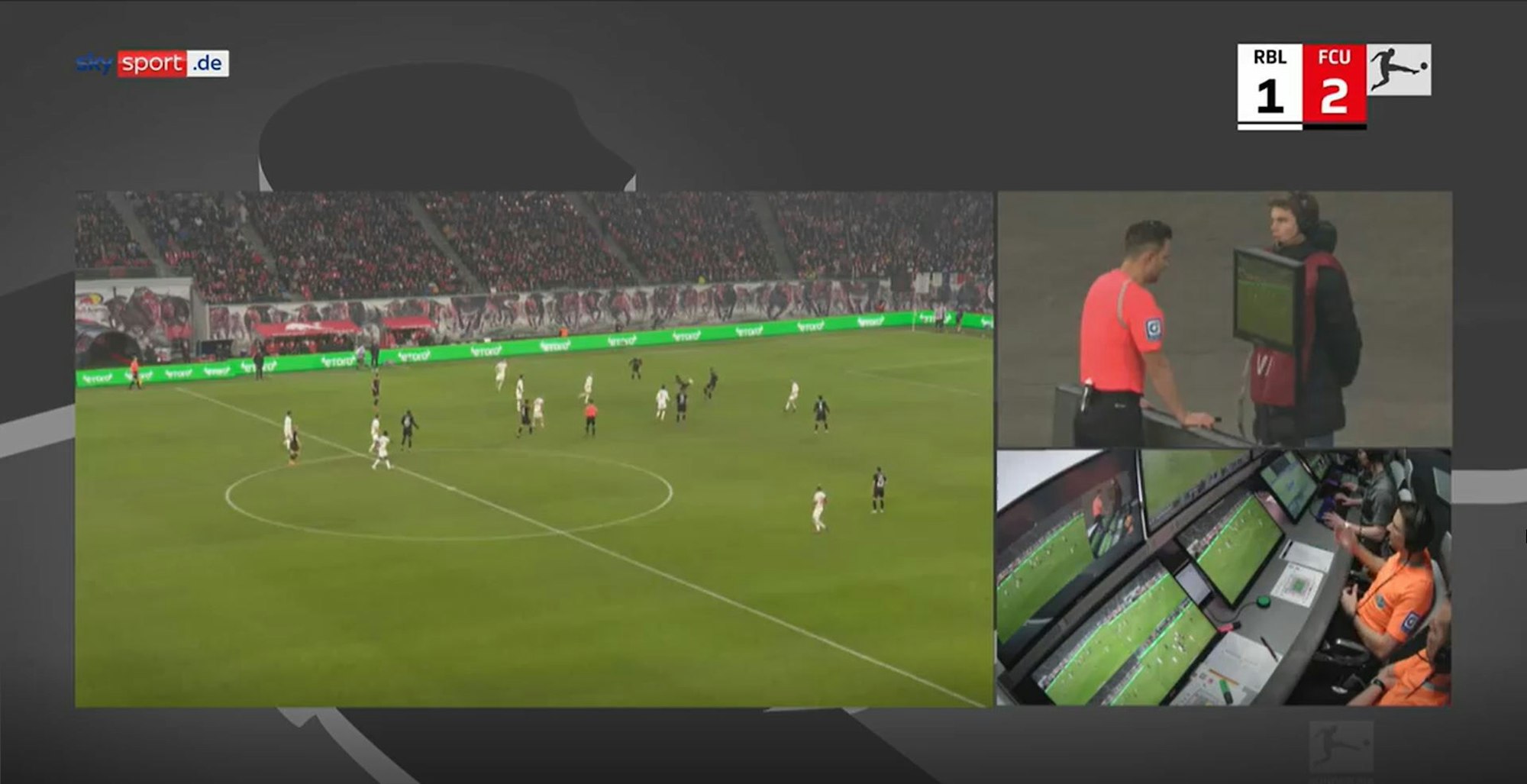 Eine viel diskutierte Szene am Bundesliga-Wochenende: Der VAR-Eingriff und der Check von Schiri Daniel Schlager am Samstag (11. Februar 2023) beim Duell zwischen RB Leipzig und Union Berlin.