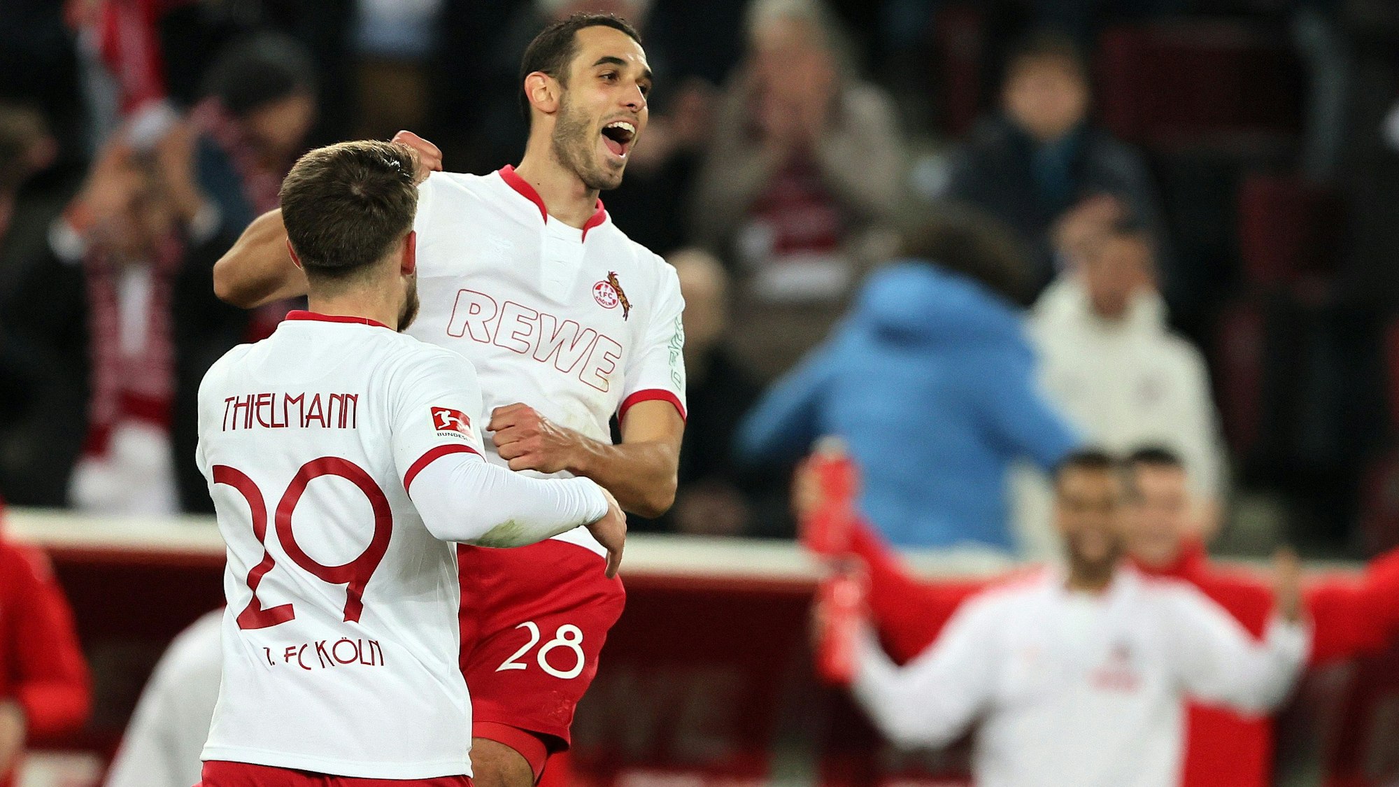 Ellyes Skhiri jubelt über sein Tor für den 1. FC Köln, zum 3:0-Endstand gegen Eintracht Frankfurt.