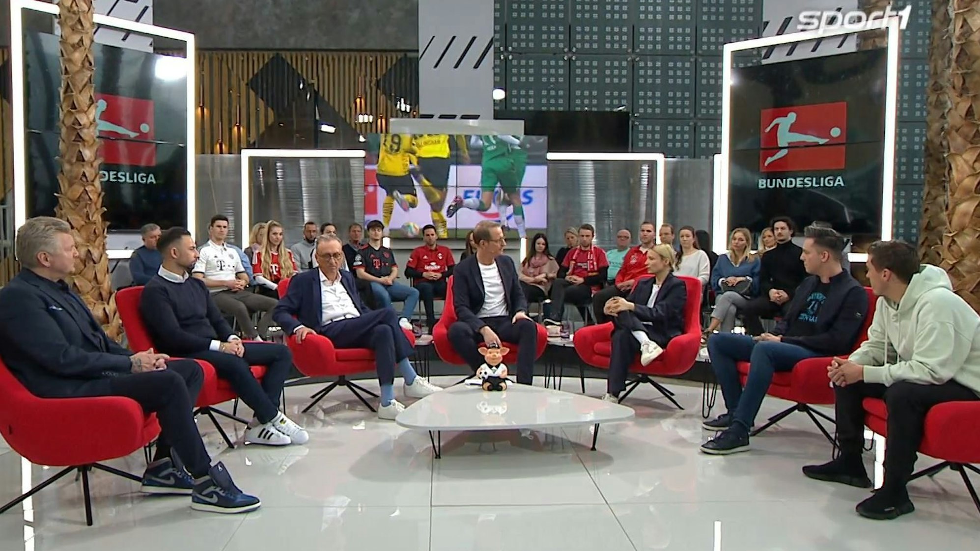 Blick in die Runde beim Doppelpass. Dort wurde unter anderem über die Gerüchte um Gregor Kobel und den FC Bayern gesprochen.