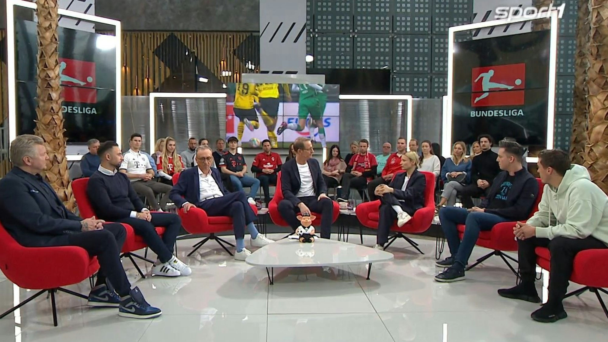 Blick in die Runde beim Doppelpass. Dort wurde unter anderem über die Gerüchte um Gregor Kobel und den FC Bayern gesprochen.