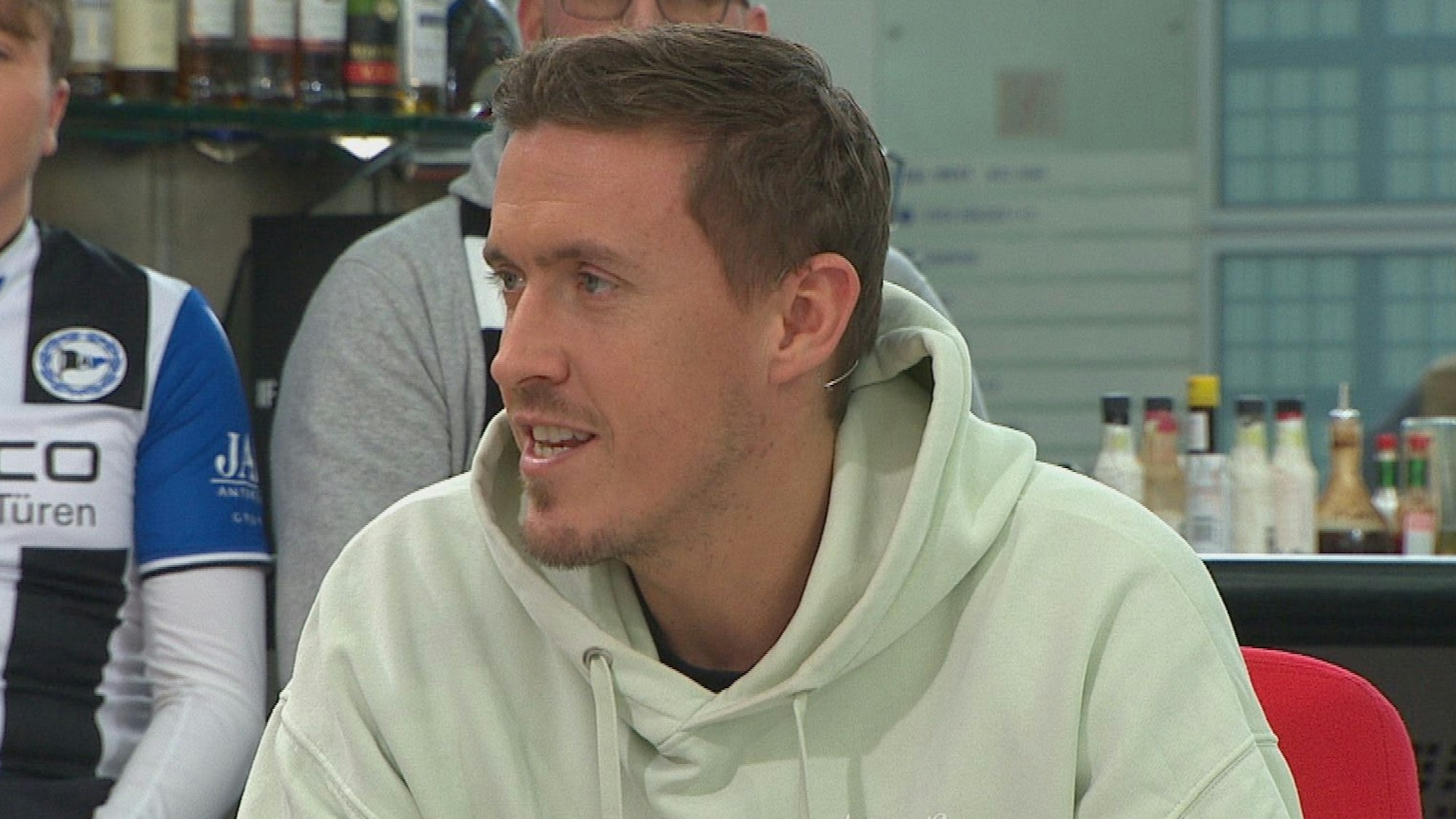 Max Kruse spricht beim Doppelpass über Fußball und mögliche Teilnahmen bei Dschungelcamp oder Promi Big Brother.