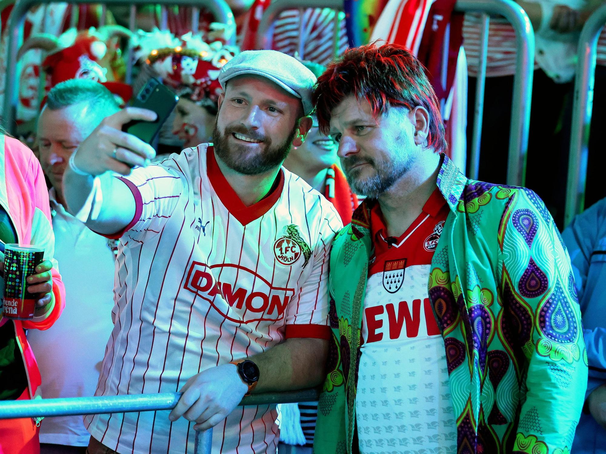 75 Jahre 1. FC Köln: Steffen Baumgart (1. FC Köln) mit einem Fan.