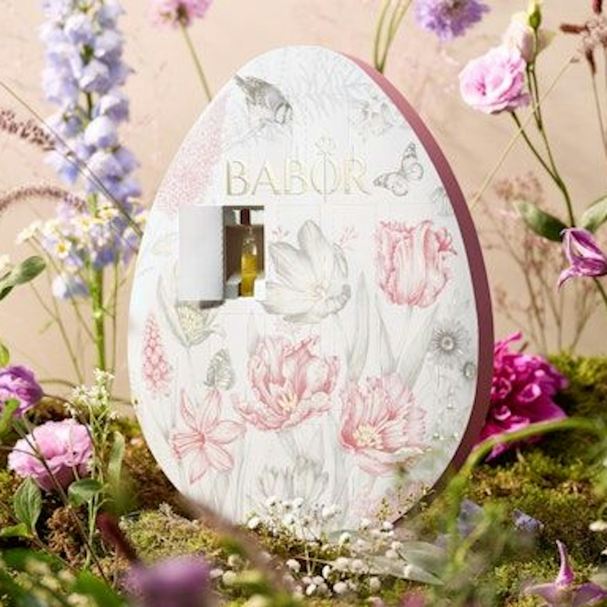 Das BABOR Ampullen-Osterei ist der perfekte Begleiter für einen frischen Start in den Frühling.
Die 2-Wochen-Kur beinhaltet 14 hochkonzentrierte, perfekt aufeinander abgestimmte BABOR Ampullen, die die Haut zum Strahlen bringen. Die drei DOCTOR BABOR Power Serum Ampoules Hyaluronic Acid, Beta Glucan und Vitamin C sorgen für eine noch effizientere Wirkung und Sofort-Effekte.