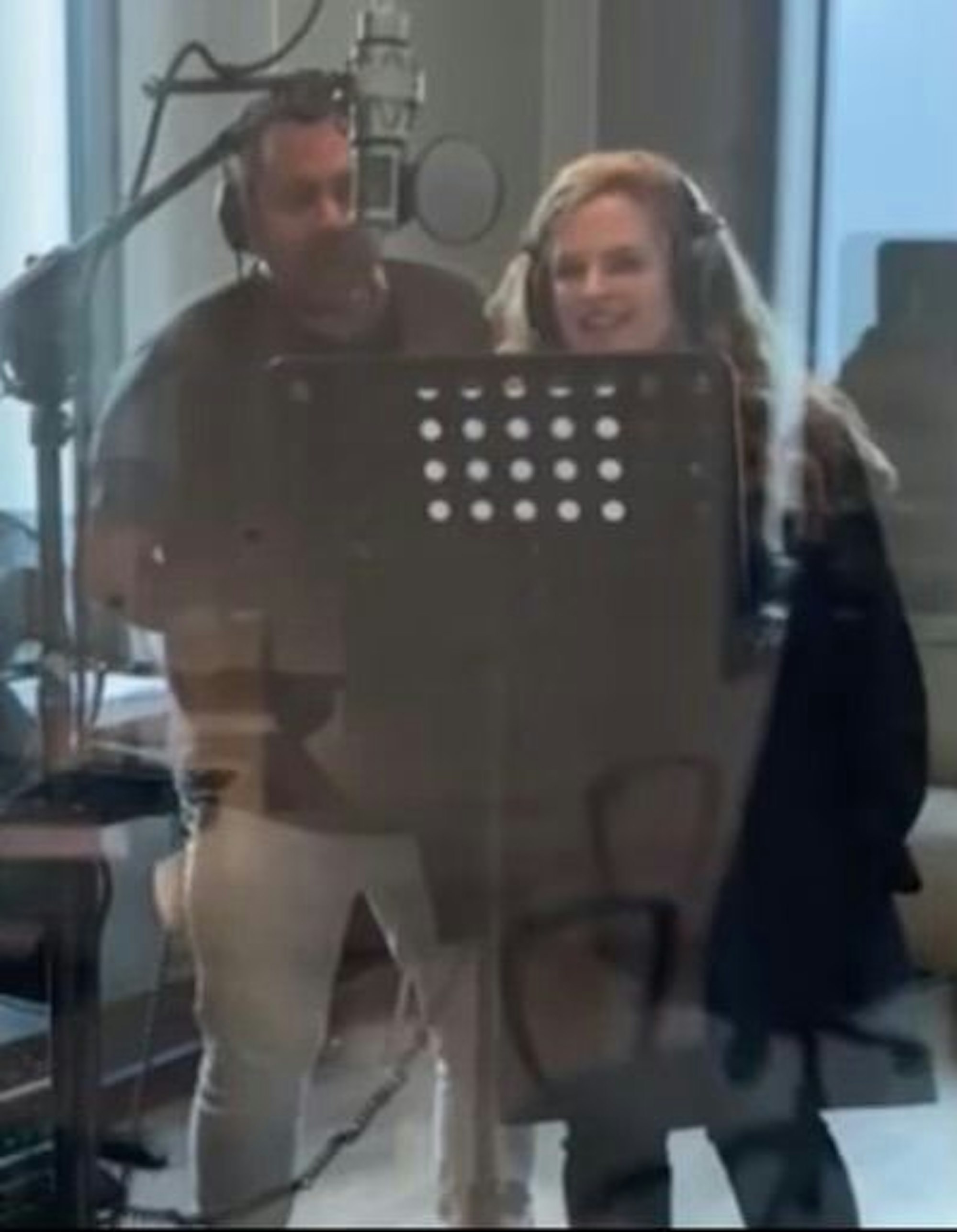 Diana Amft und Ikke Hüftgold vertonen Amfts Bücher von der "Kleine Spinne Widerlich".
Foto hat sie uns zur Verfügung gestellt.
