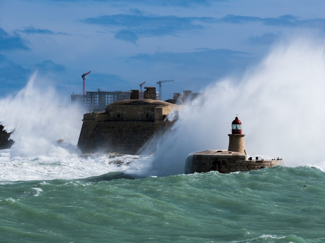 Hohe Wellen auf Malta, 2023. Jonathan Borg/XinHua/dpa +++ dpa-Bildfunk +++