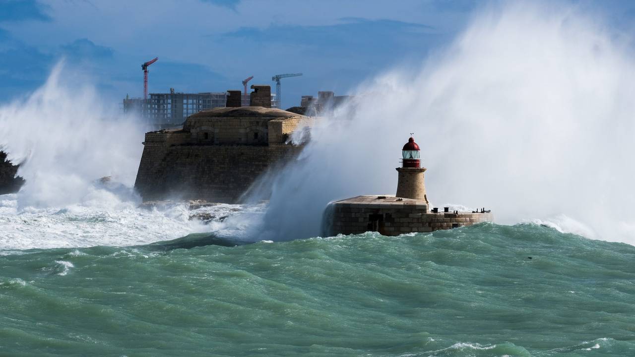 Hohe Wellen auf Malta, 2023. Jonathan Borg/XinHua/dpa +++ dpa-Bildfunk +++