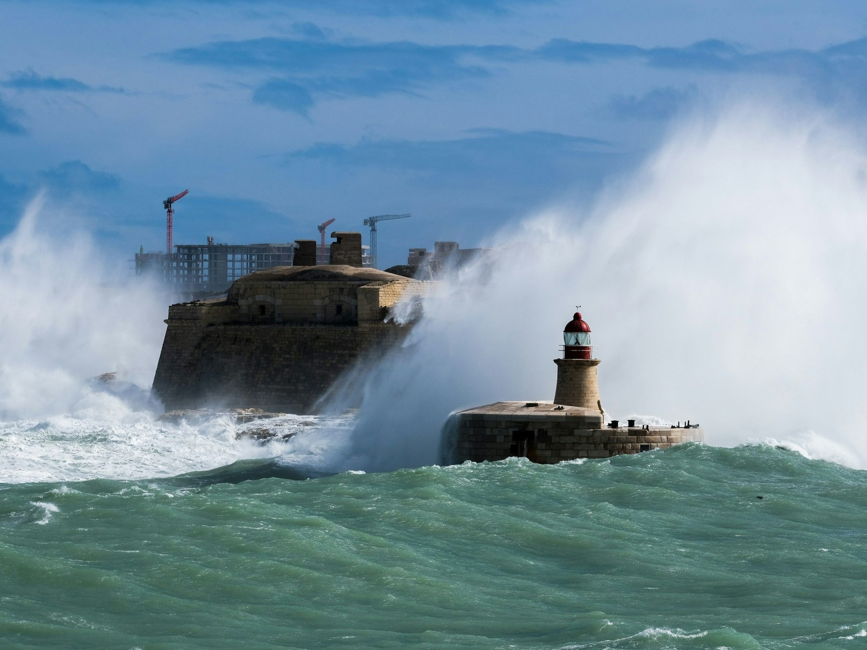 Hohe Wellen auf Malta, 2023. Jonathan Borg/XinHua/dpa +++ dpa-Bildfunk +++