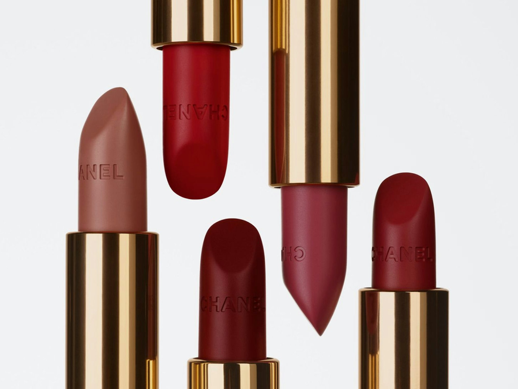 Chanel Rouge Allure Velvet Lippenstift, matt seidig, nicht autrockenendes Gefühl, schön ist die Farbe 60 Intemporelle (41 Euro)