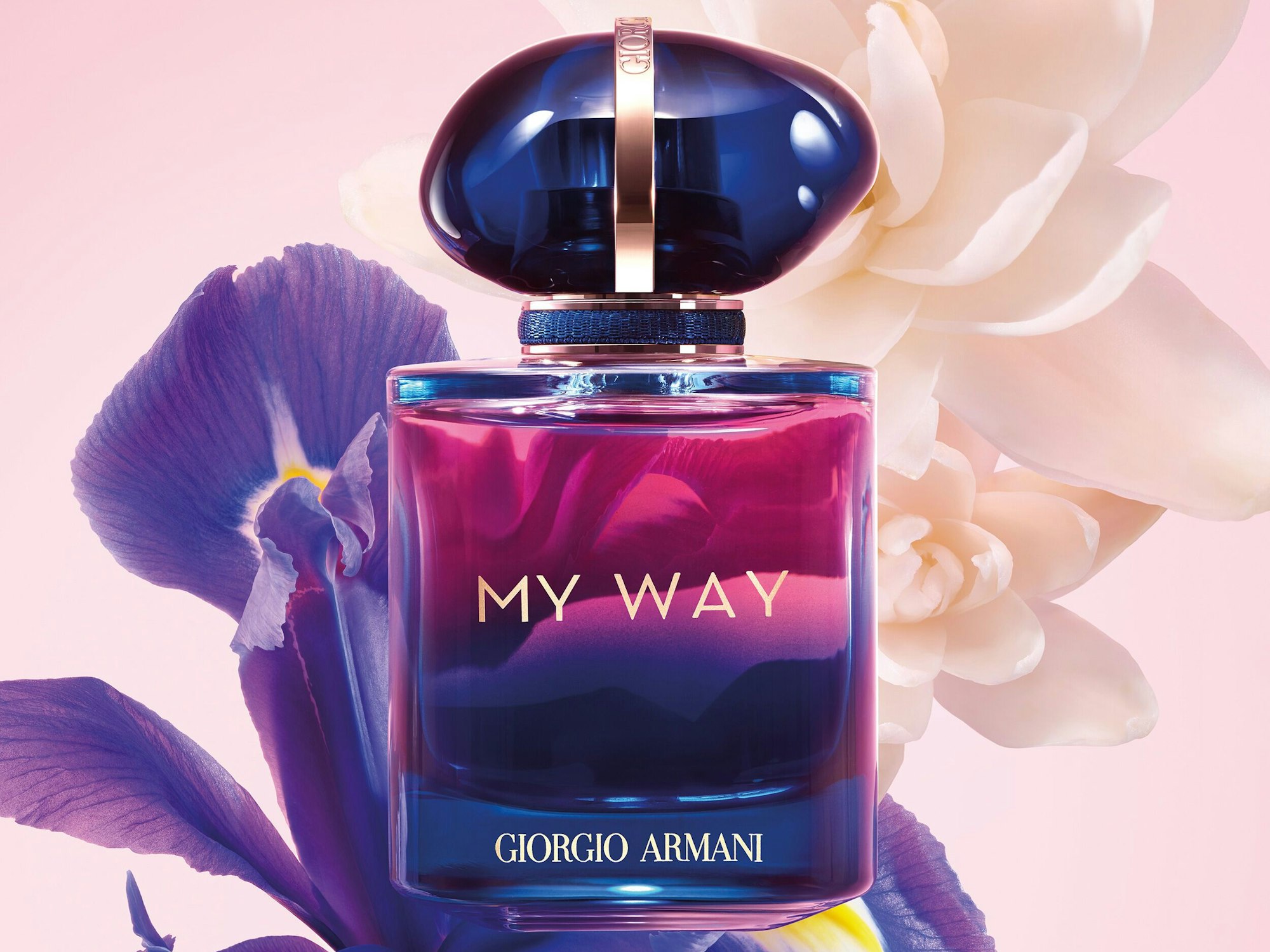 Die Kopfnoten sind Orangenblüte, Bitterorange und kalabrische Bergamotte - die Herznoten sind indische Tuberose, Iris Pallida und Ambrette oder Moschusmalve. Die Basisnoten sind weißer Moschus, Zeder und Bourbonvanille. 30 ml kosten 87 Euro