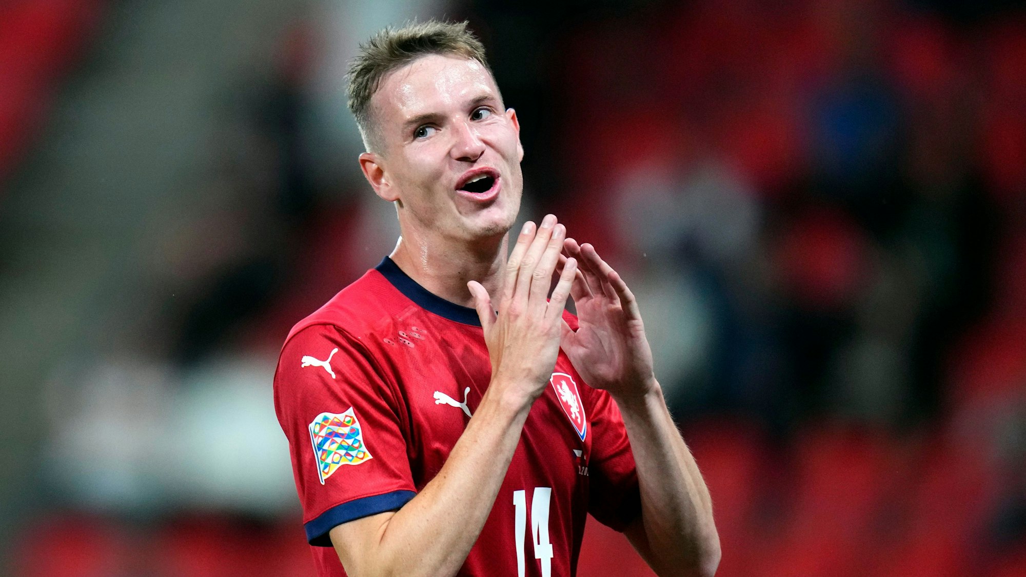 Jakub Jankto reagiert auf eine vergebene Torchance.