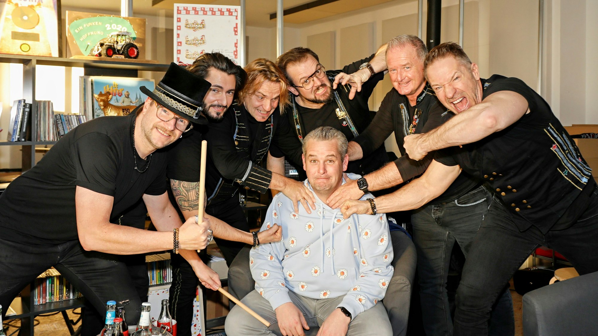 Die Höhner mit EXPRESS.de-Redakteur Bastian Ebel