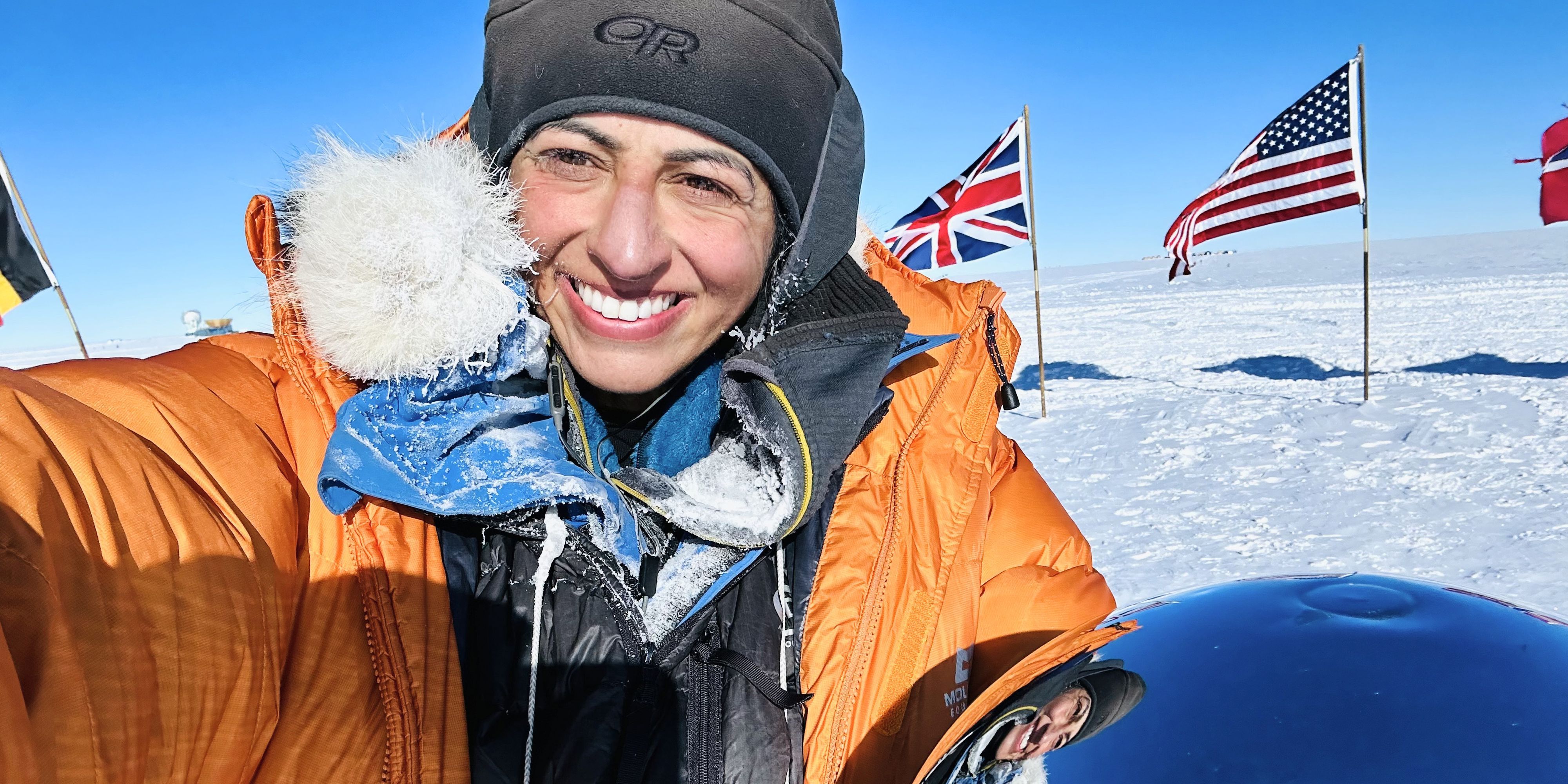 Preet Chandi, britische Militärangehörige, macht ein Selfie von sich in der Antarktis.