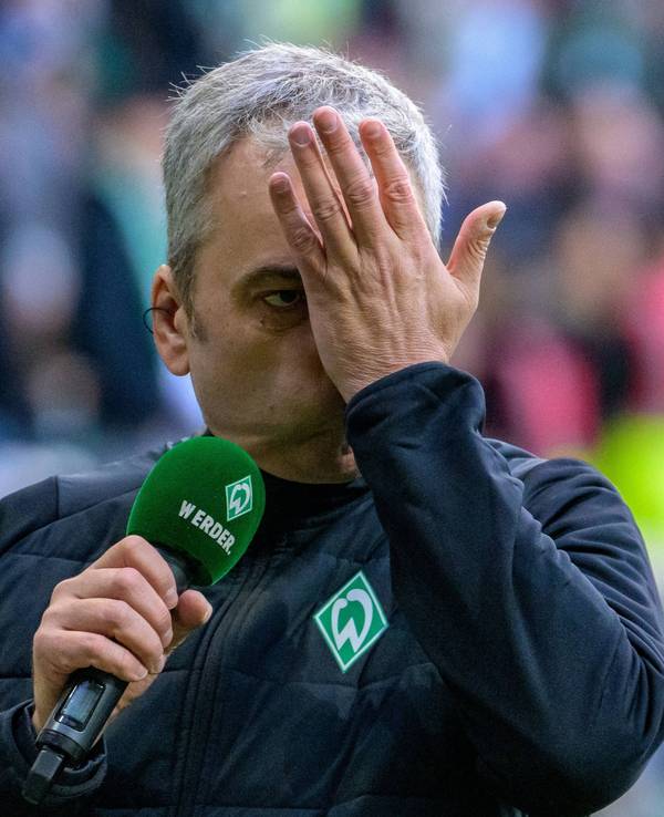 Arnd Zeigler, Stadionsprecher von Werder Bremen, macht ein lustiges Gesicht.