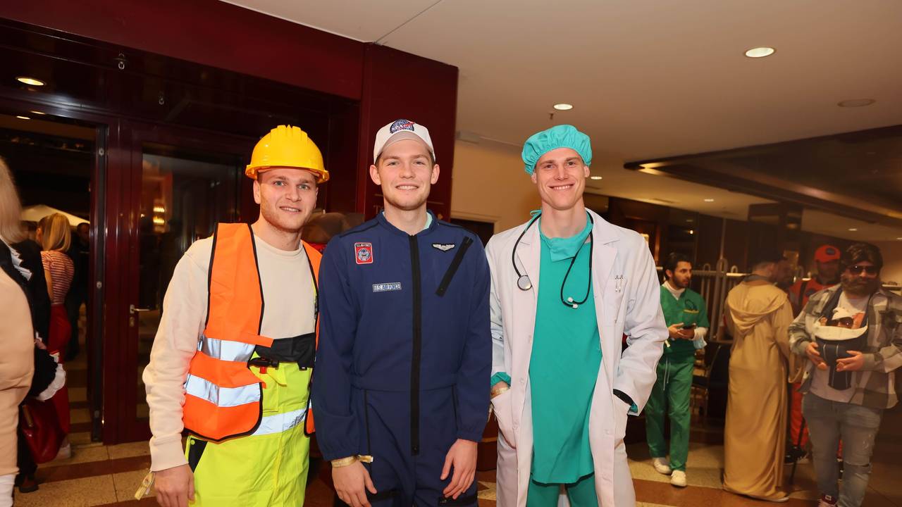 1.FC Köln, Karnevalssitzung 2023, Benno Schmitz, Luca Kilian, Steffen Tigges, 14.02.2023, Bild: Herbert Bucco
