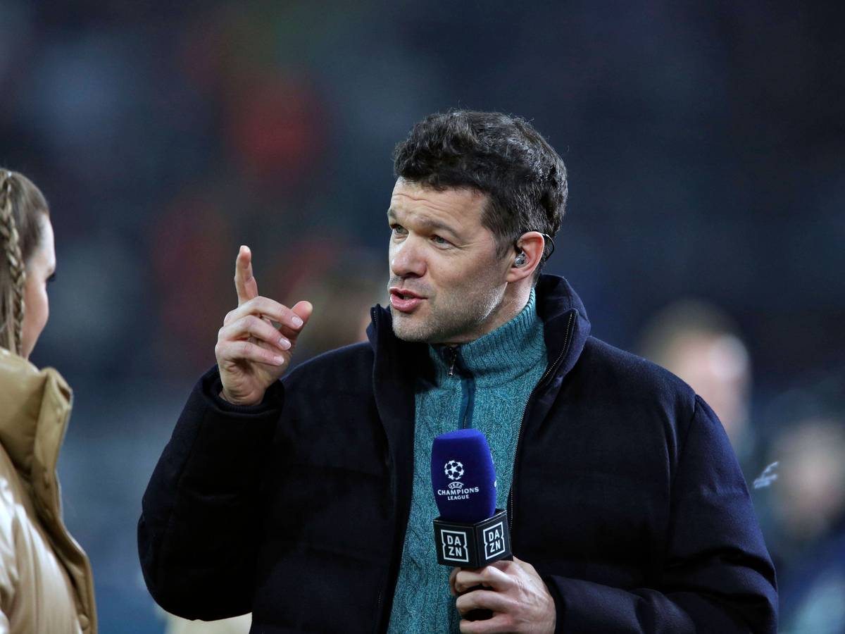 Michael Ballack am DAZN-Mikro