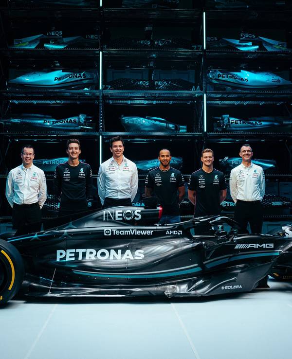 Das Team von Mercedes präsentierte am 15. Februar 2023 den schwarzen W14.