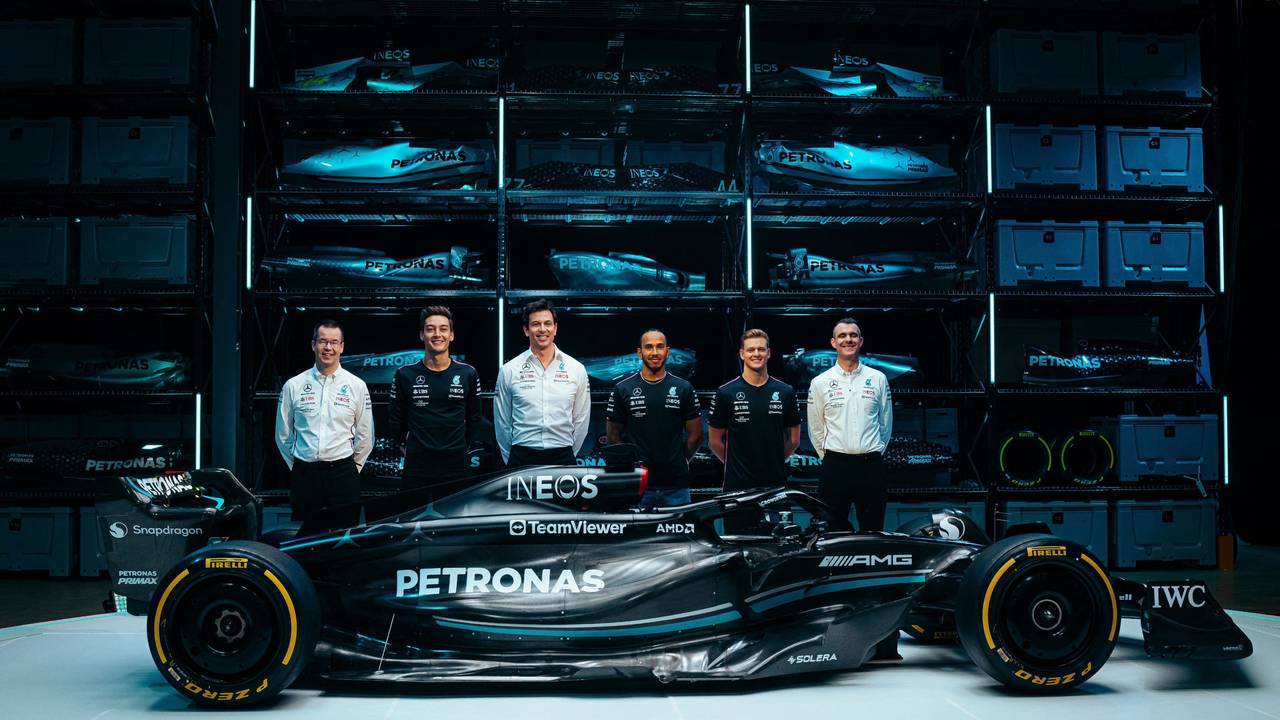 Das Team von Mercedes präsentierte am 15. Februar 2023 den schwarzen W14.