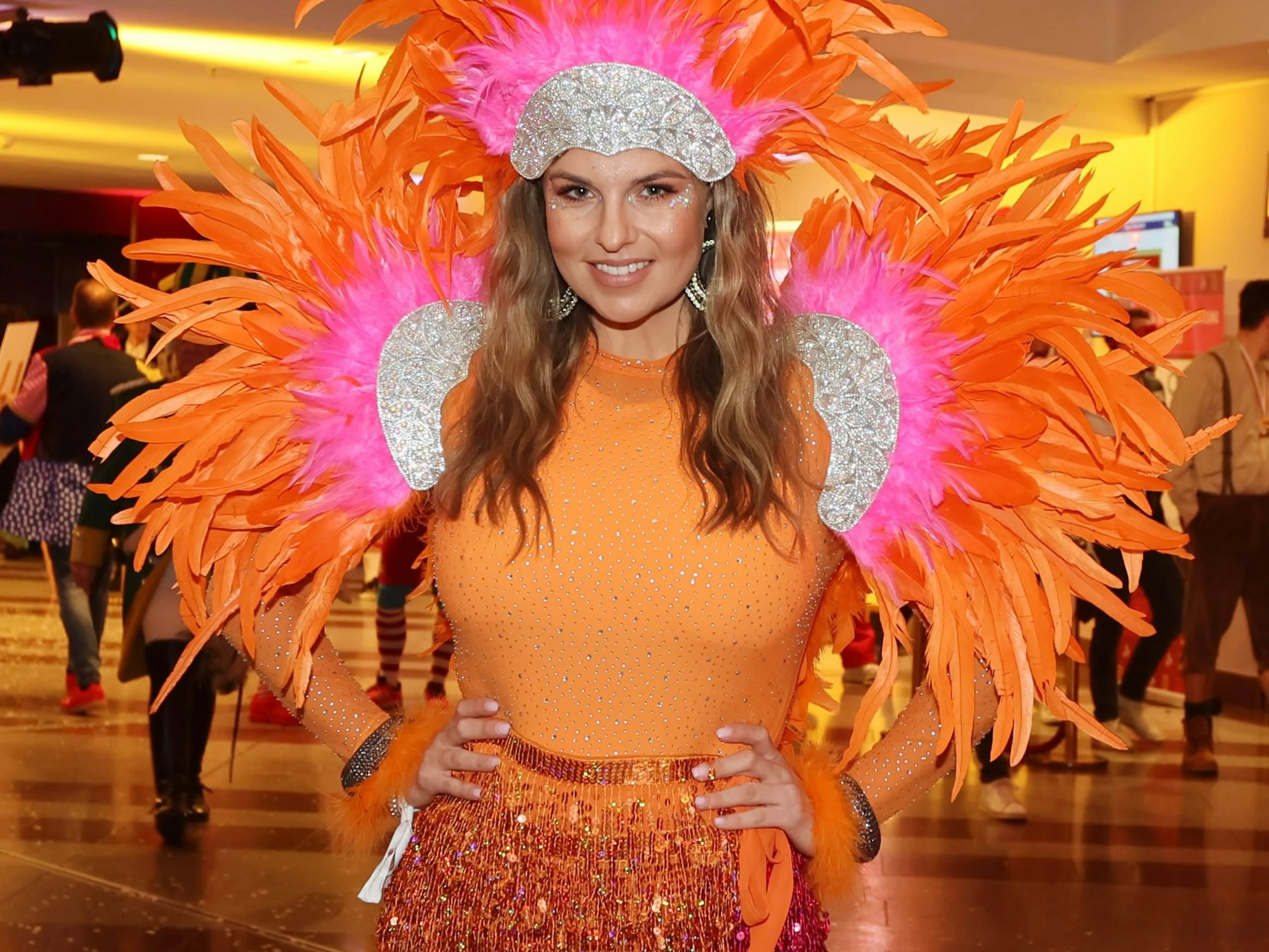 Laura Wontorra im Rio-Kostüm.