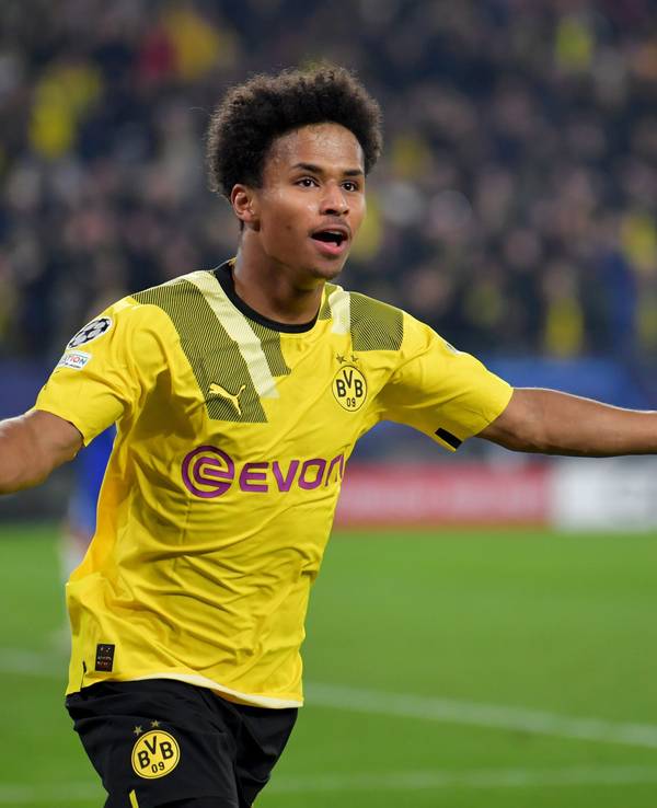 Dortmunds Karim Adeyemi bejubelt sein Tor zum 1:0.