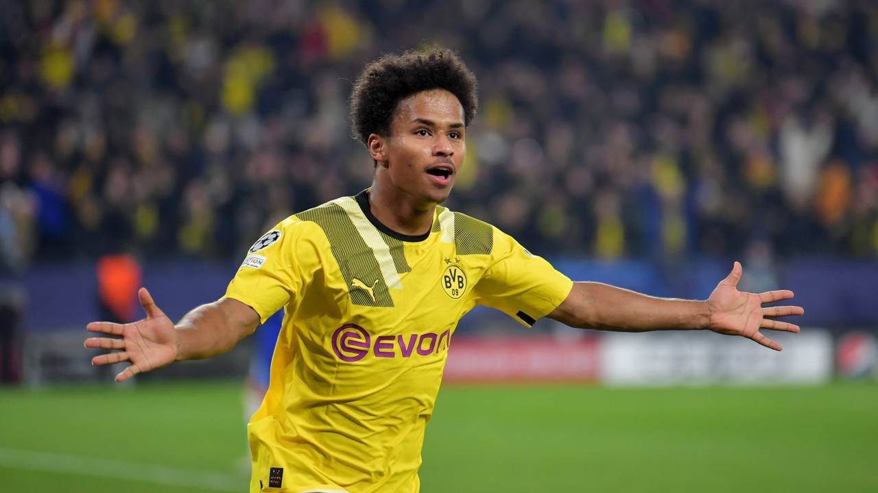 Dortmunds Karim Adeyemi bejubelt sein Tor zum 1:0.