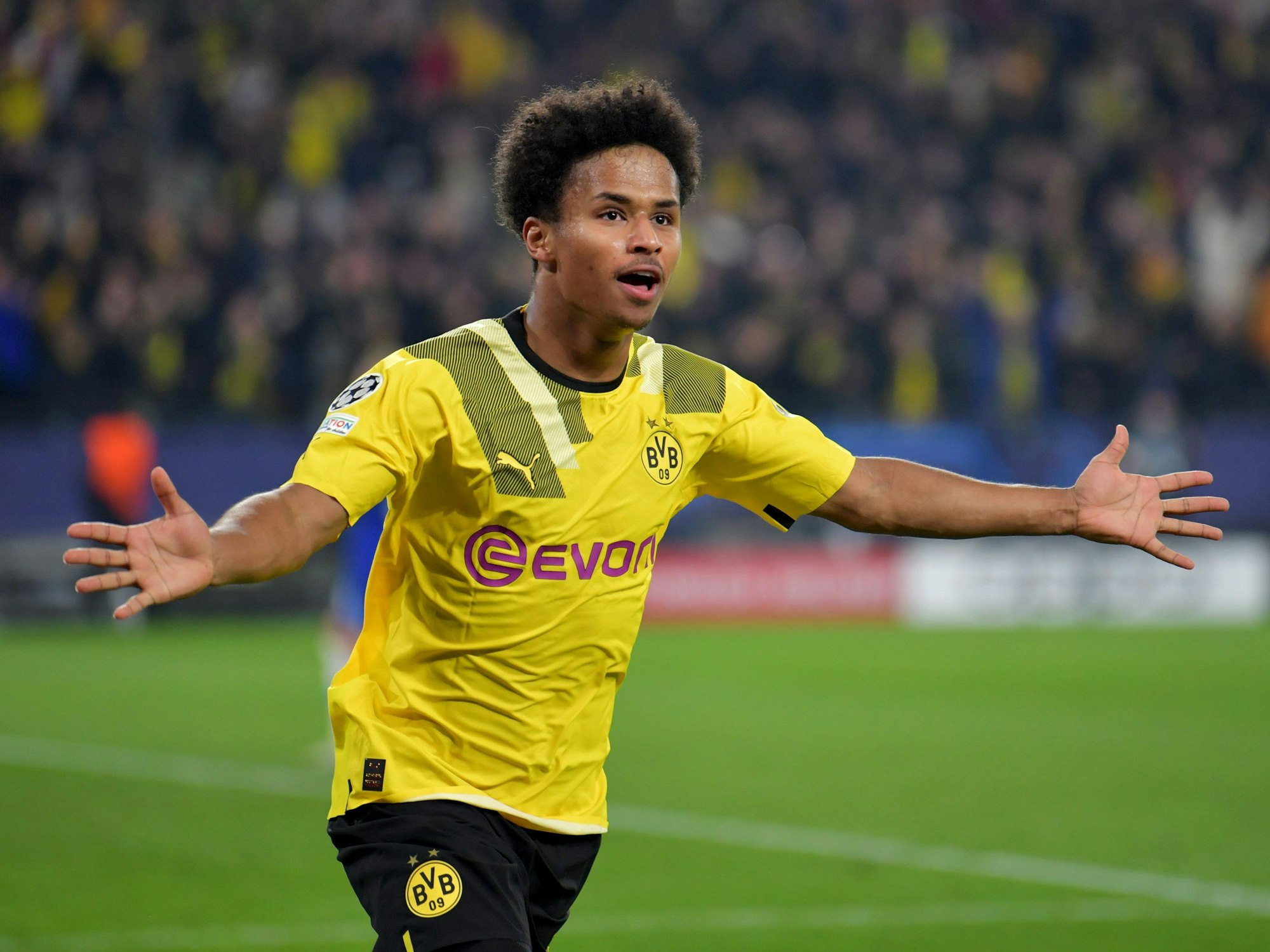 Dortmunds Karim Adeyemi bejubelt sein Tor zum 1:0.