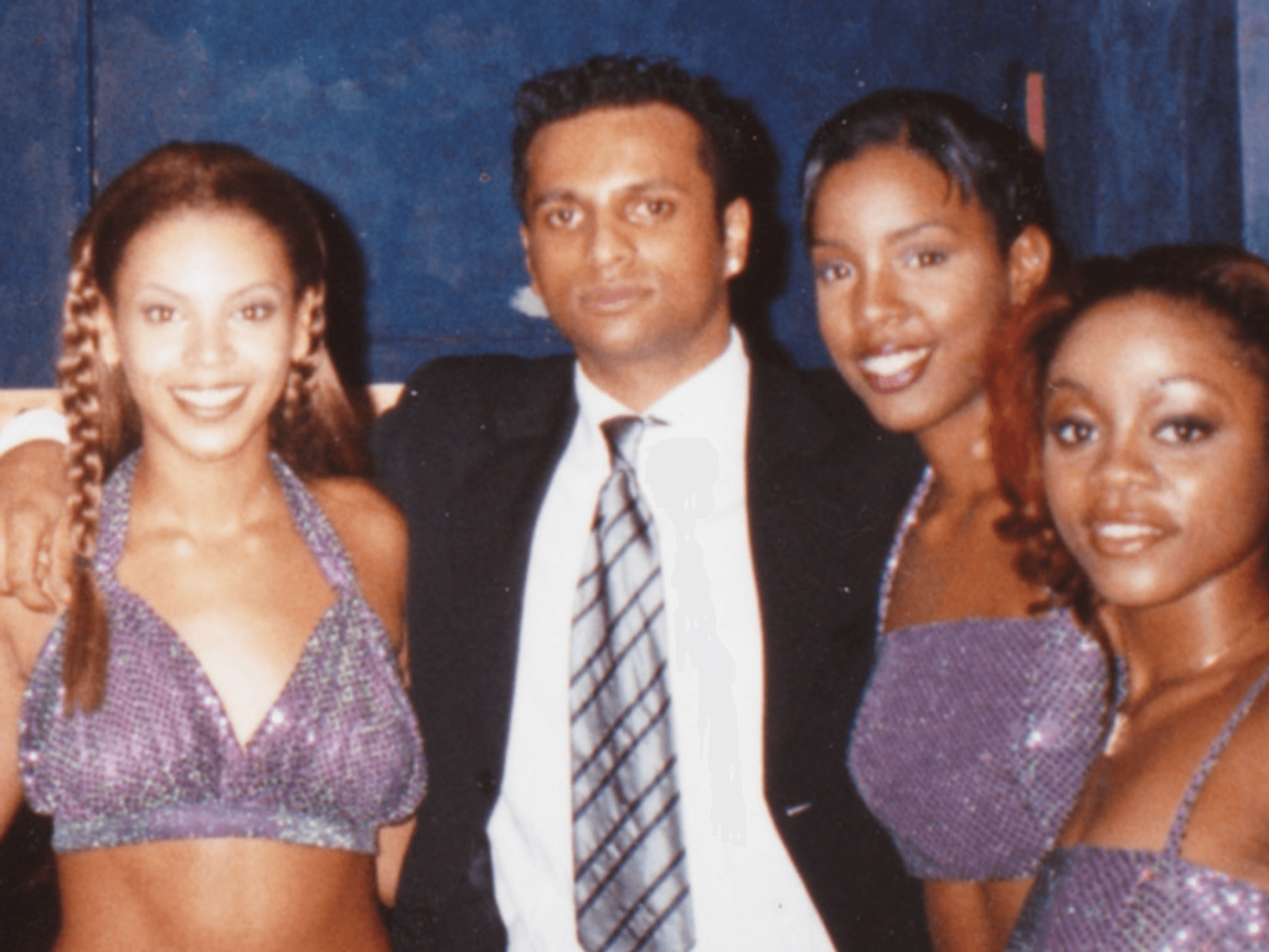 Tom Thomas posiert mit Destinys Child.
