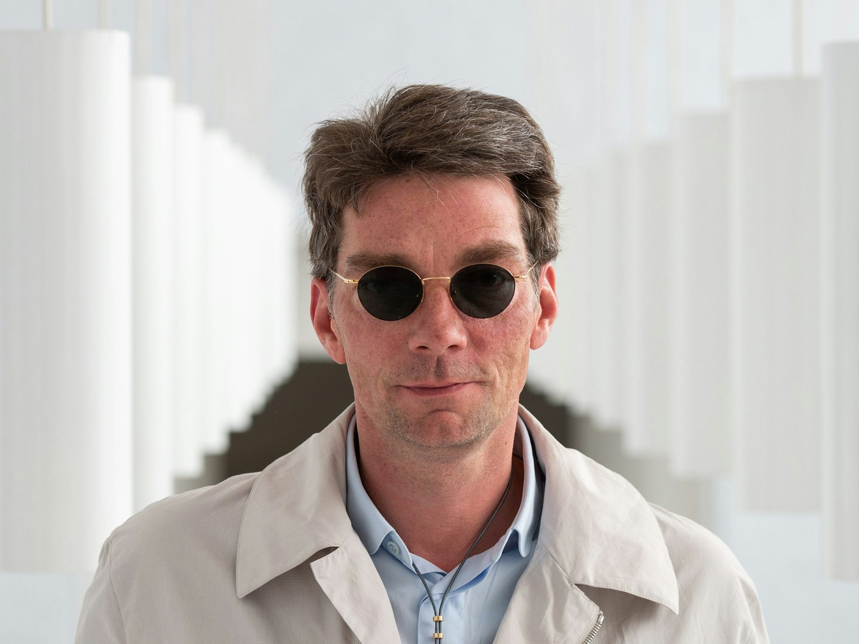 Marco Goecke steht am 26. April 2019 im Foyer der Staatsoper.