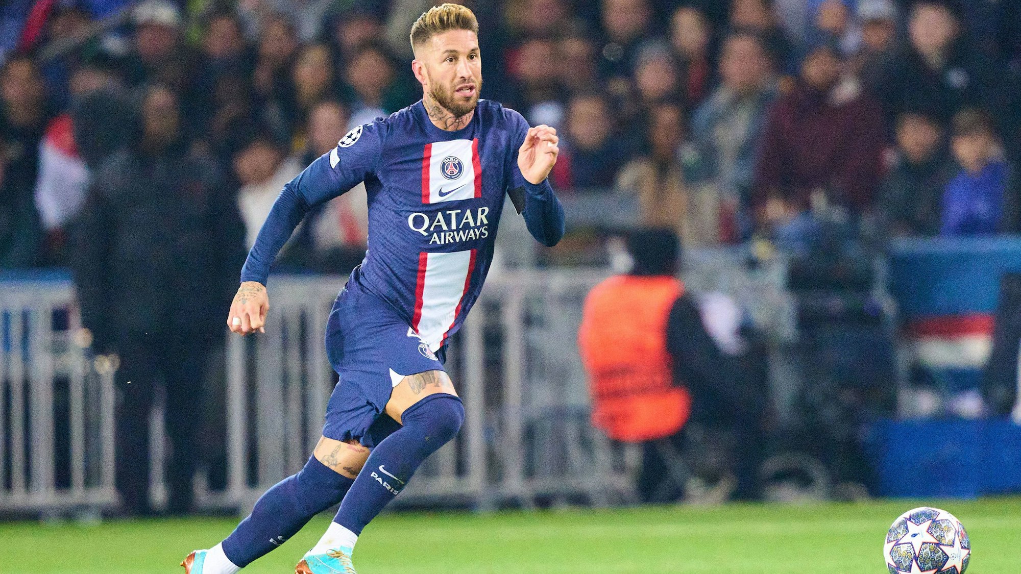 Sergio Ramos in der Champions League am Ball.
