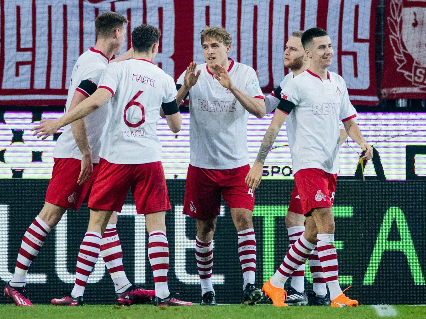 Timo Hübers jubelt über sein Tor gegen Eintracht Frankfurt.