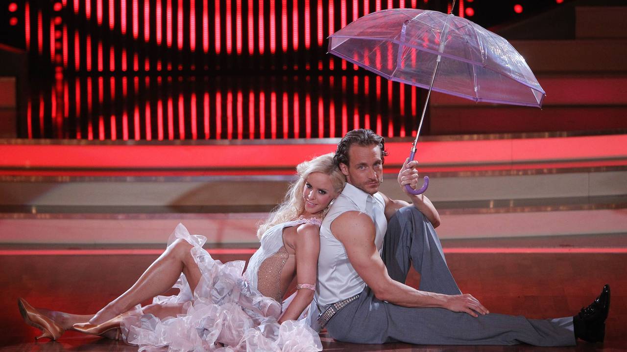 Stabhochspringer Tim Lobinger und Tänzerin Isabel Edvardsson tanzen am 23. März 2011 im Coloneum in Köln. Lobinger ist an seiner Krebs-Erkrankung verstorben.