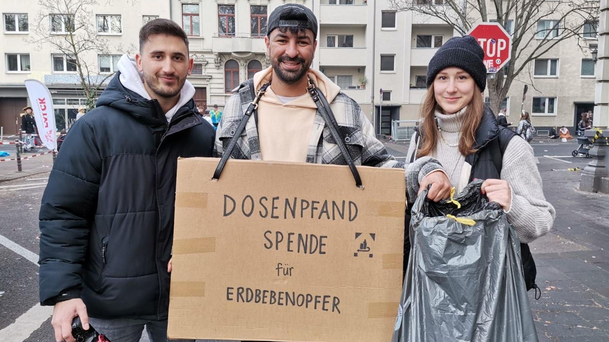 Fabian, Abdel und Julia sammeln für die Erdbebenopfer in der Türkei und Syrien.