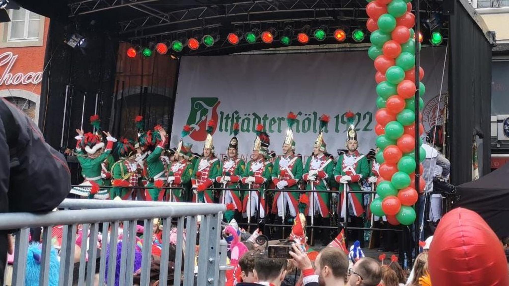 Ausgelassen wird am Heumarkt gefeiert. Hier mit den Altstädtern.