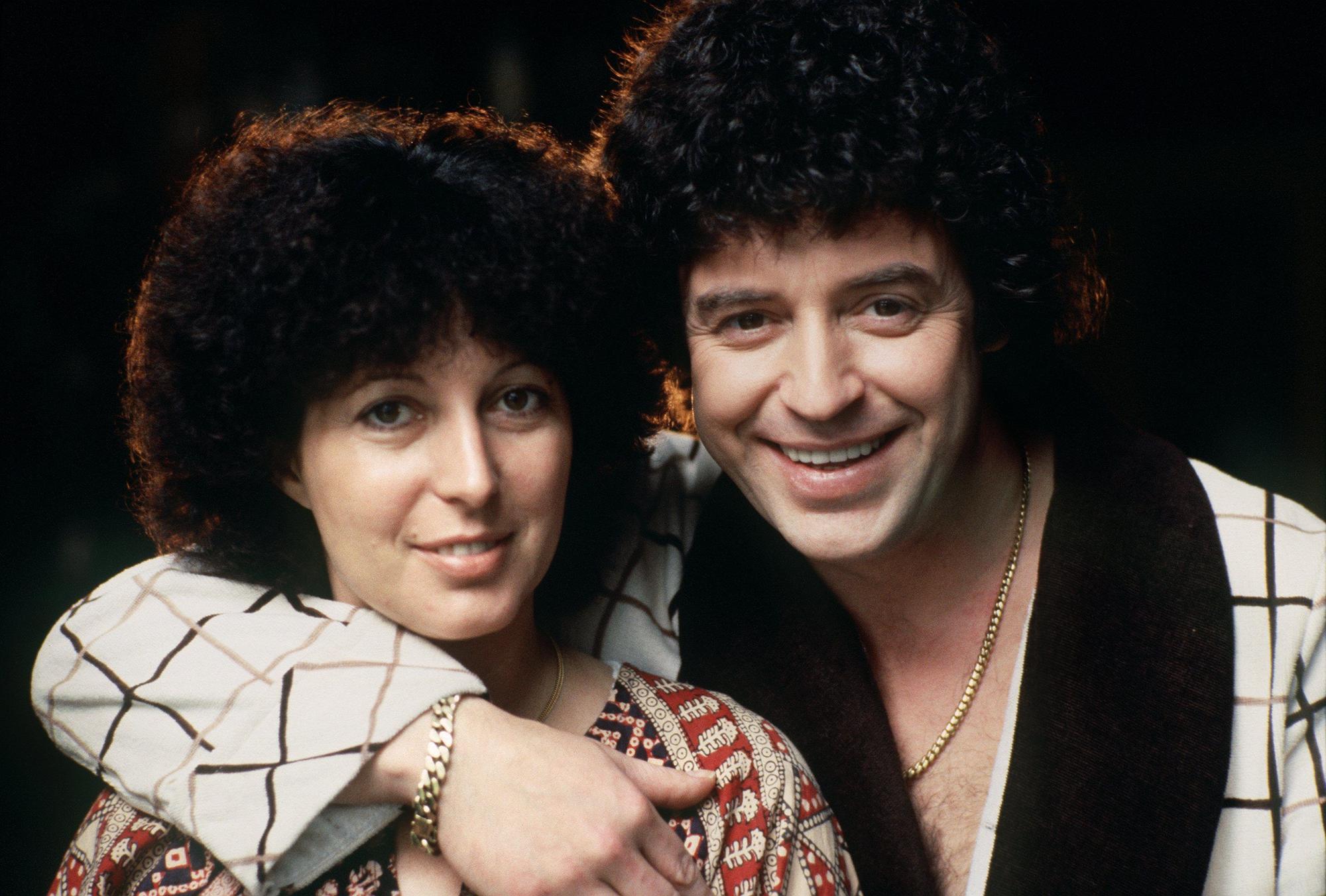 Schlagerstar Tony Marshall 1979 in ihrem gemeinsamen Haus in Baden-Baden an der Seite seiner Frau Gabriele.