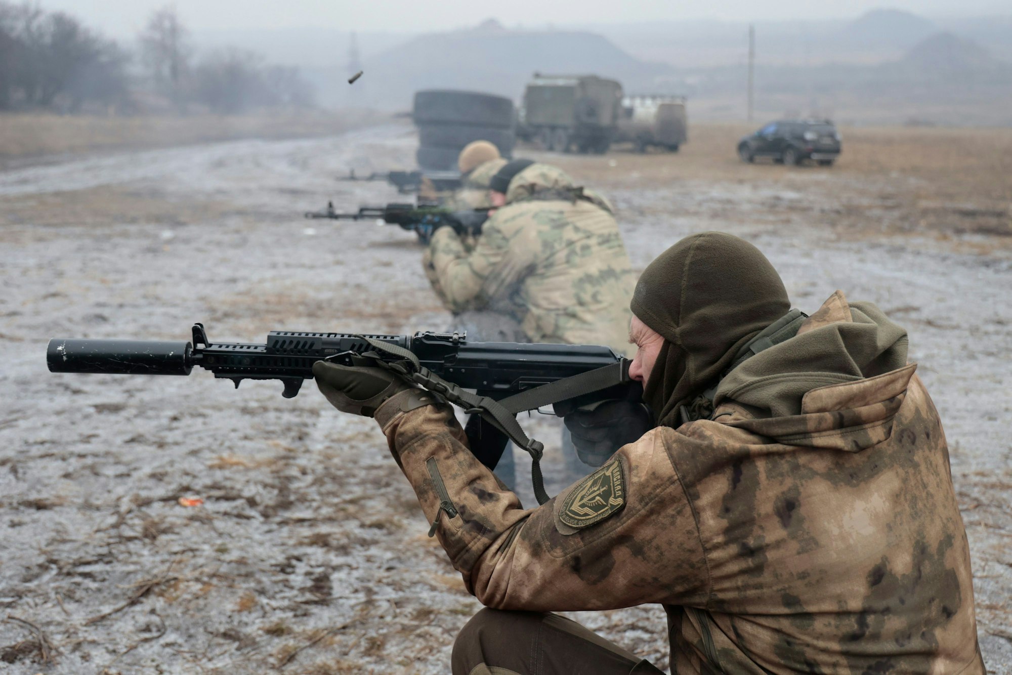31.01.2023, Ukraine, Donezk: Soldaten der russischen Armee üben auf einem Truppenübungsplatz im Gebiet Donezk. Die russischen Truppen haben nach eigenen Angaben nun das Dorf Blahodatne im Gebiet Donezk vollständig unter ihre Kontrolle gebracht. Foto: Alexei Alexandrov/AP/dpa +++ dpa-Bildfunk +++