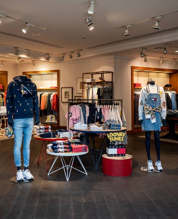 Ein Bekleidungsladen der Kette „Hilfiger“