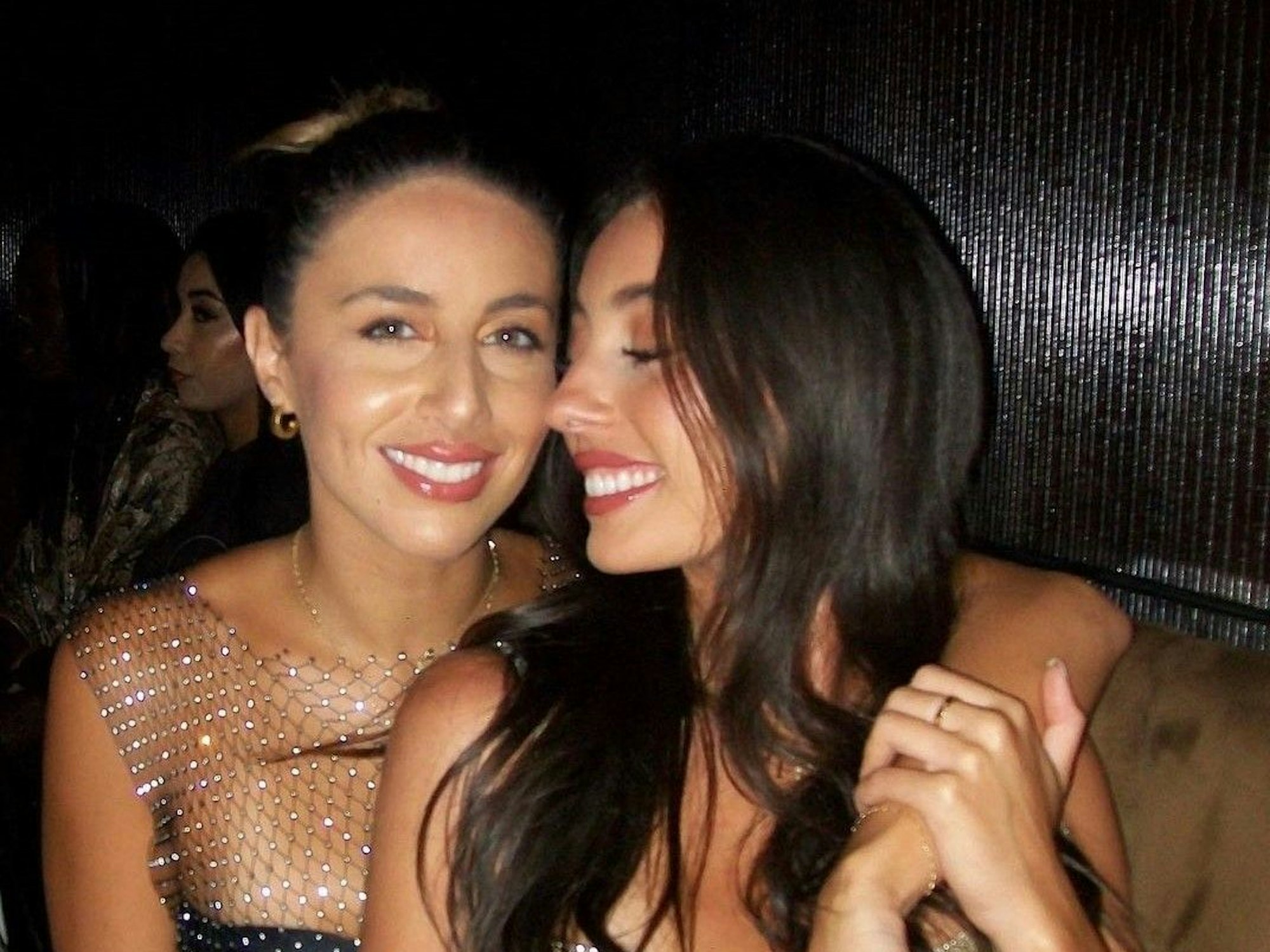 Die Australierin Tessa Bona und ihre Freundin Phoebe.