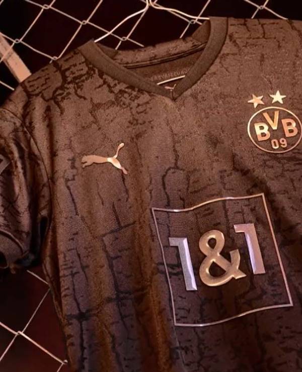 Ein Screenshot aus dem Präsentationsvideo zeigt das Kohle- und Stahl-Sondertrikot des BVB.