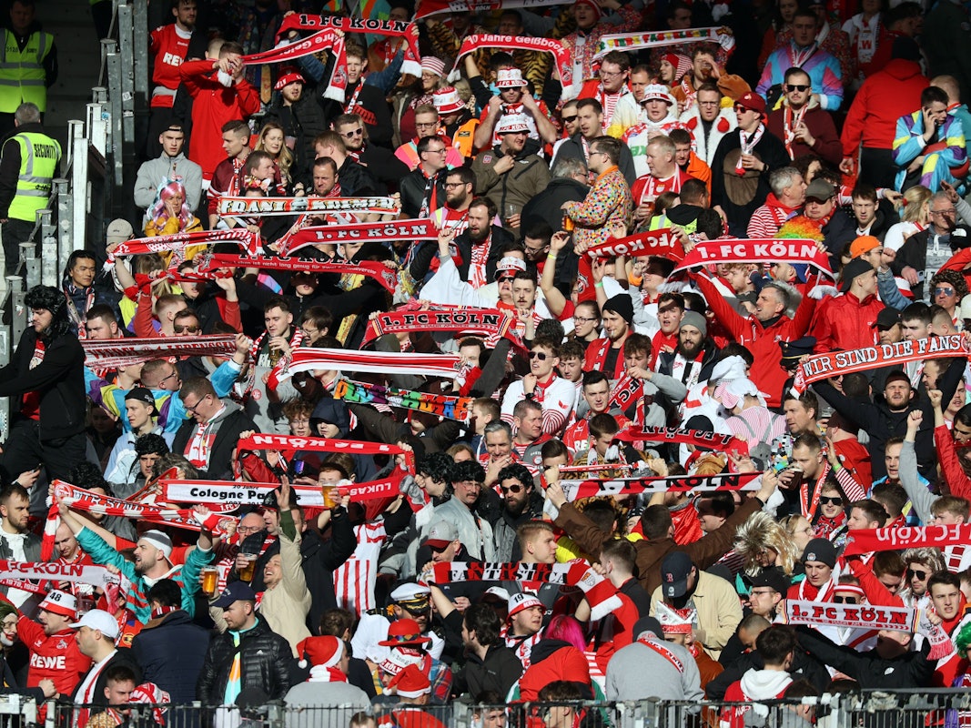 Die Fans des 1. FC Köln beim Stuttgart-Gastspiel in der Mercedes-Benz-Arena.