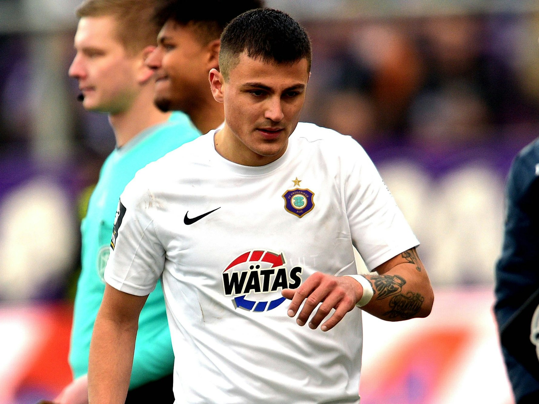 Antonio Jonjic geht im Spiel der 3. Liga beim VfL Osnabrück vom Platz.