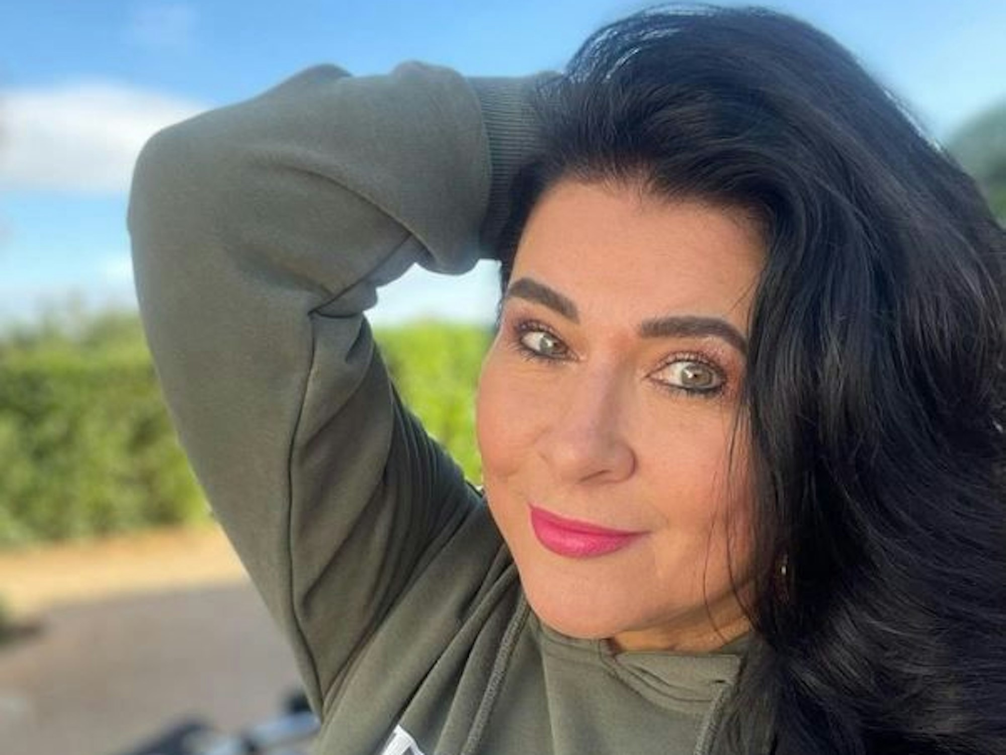 Iris Klein schaut auf einem Foto aus Dezember 2023 in die Kamera.