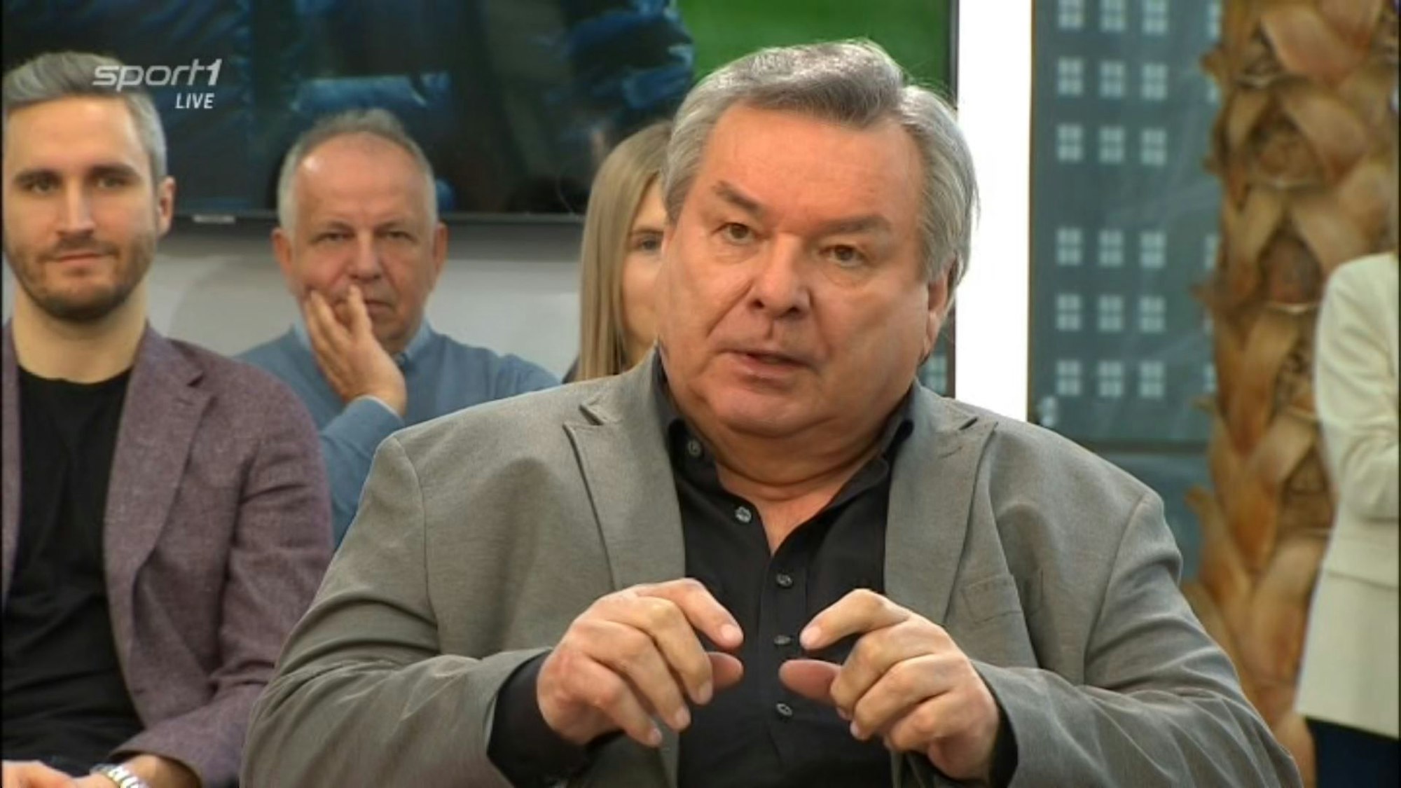 Waldemar Hartmann spricht im Doppelpass auf Sport1