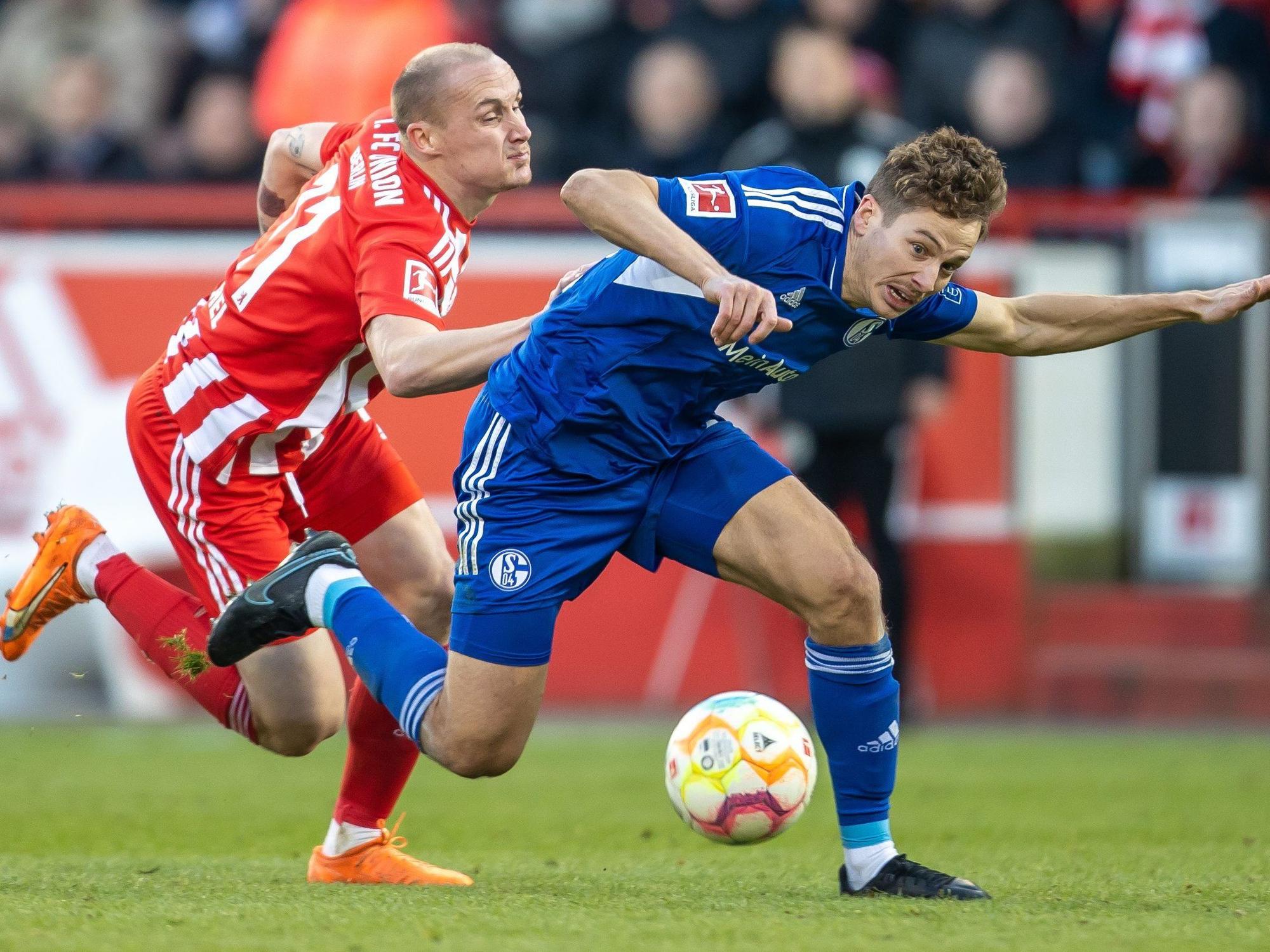 Sven Michel und Cedric Brunner kämpfen um den Ball.