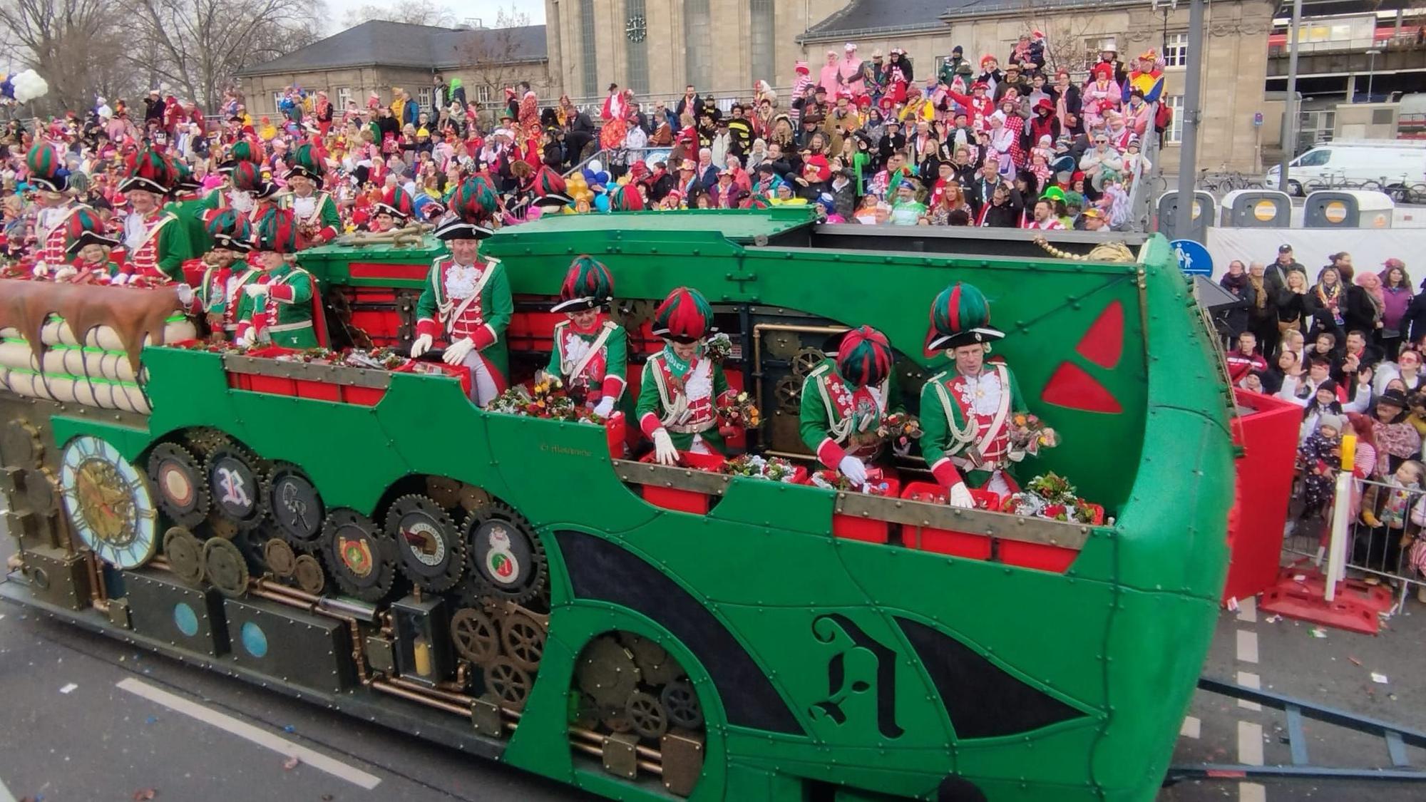 Der neue Wagen der Altstädter startet in Deutz.