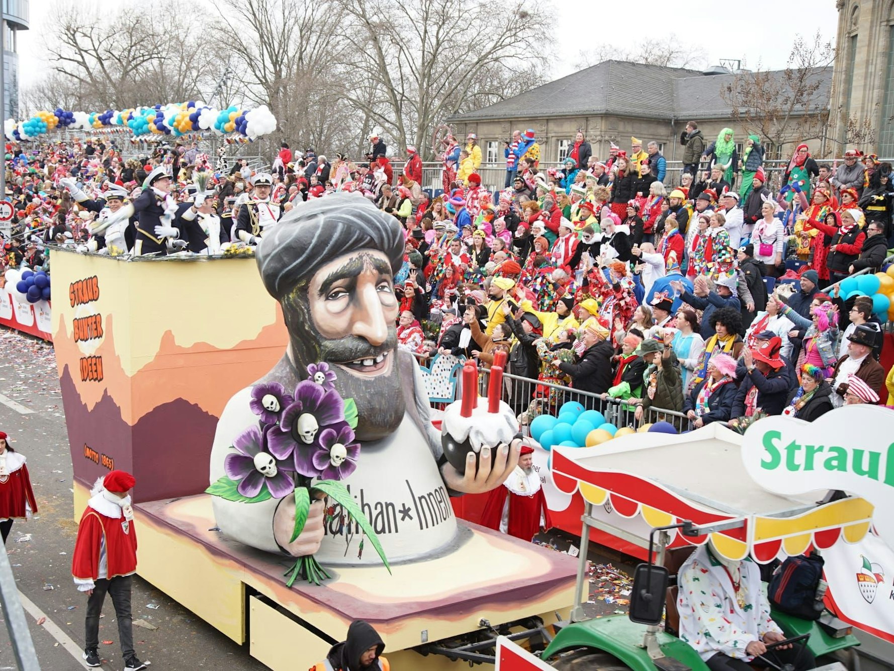 Der zweite Geheimwagen im Rosenmontagszug 2023.