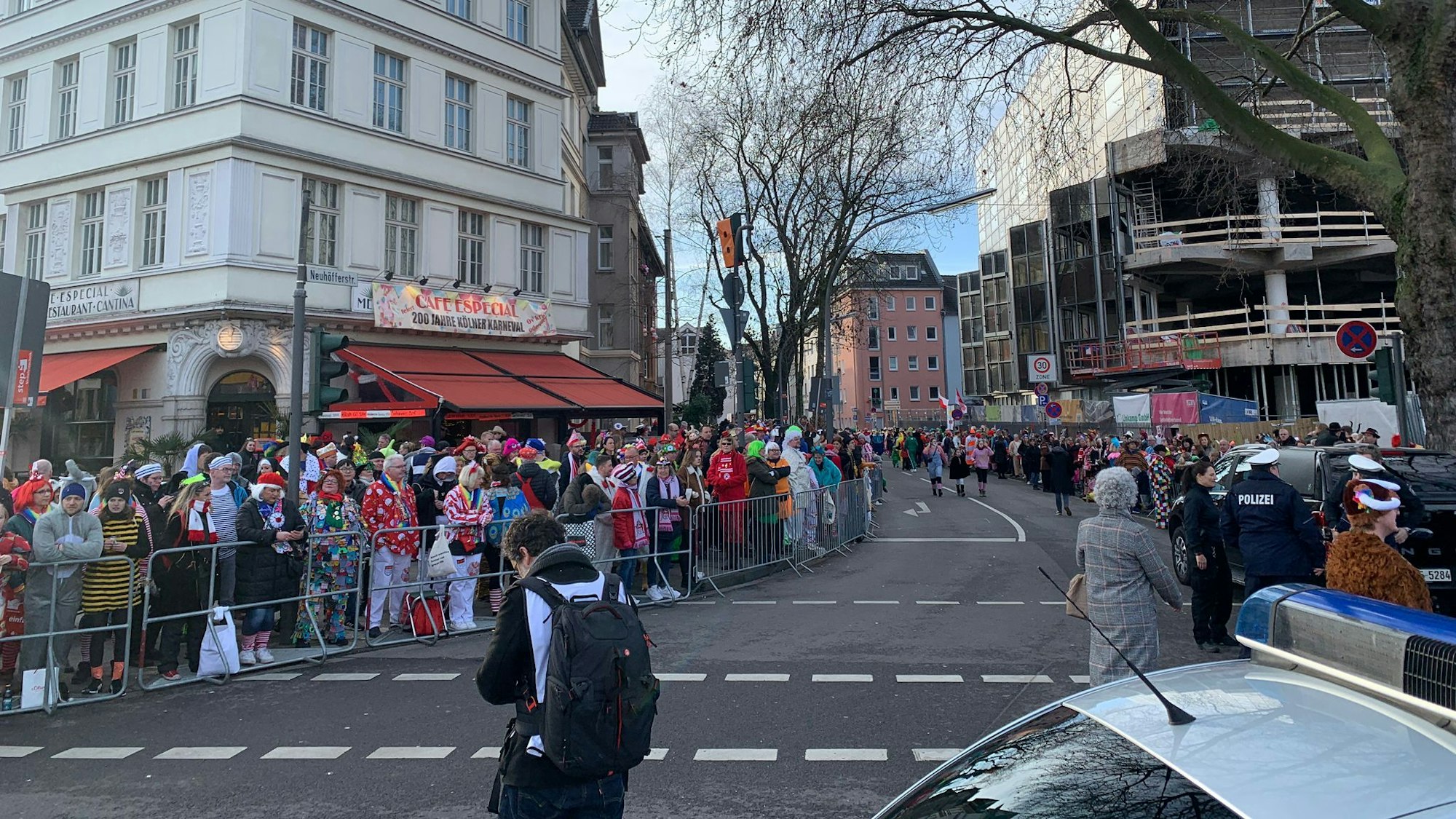 In Deutz sind die Straßen voll.