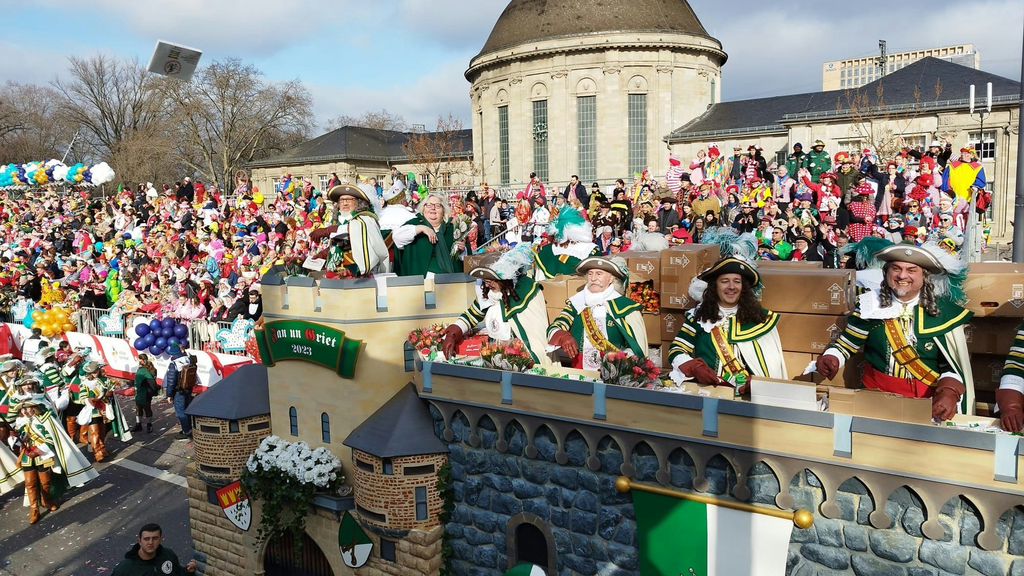 Der Wagen von Jan und Griet hat sich in Deutz in Bewegung gesetzt.
