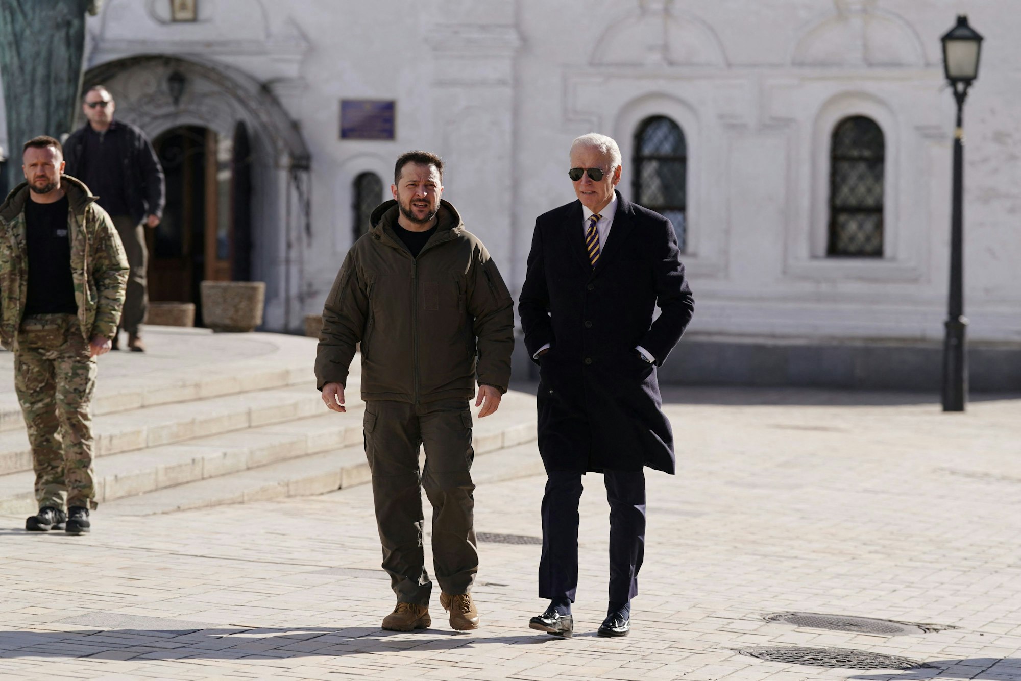 Überraschenderweise legte US-Präsident Joe Biden, vor seiner Reise nach Polen, noch einen Stop in Kyjiw, Ukraine ein.